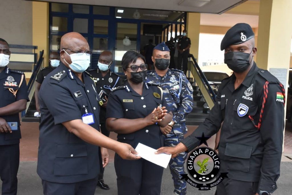 ‘Honest’ police officer receives GHS11,000 for returning GHS2,000 he found at ATM 2 Constable Prince Fordjour1