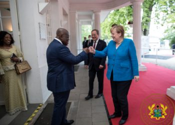 Are you here to borrow again? -#Fixthecountry demonstrators clash with Akufo-Addo in Germany