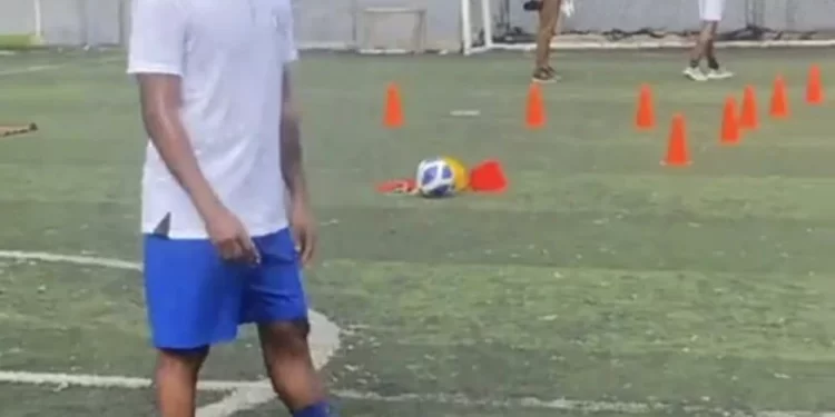 Gladson Awako descends on journalists amid Hearts of Oak exit rumours 1 awako 3