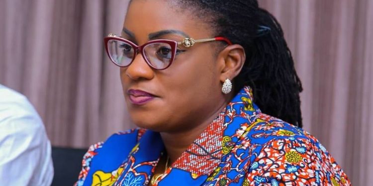 VIDEO: Mangoase youth chase Akuapem North MP Nana Ama Dokua from townhall meeting 1 23032656 1948701715379164 1050039700949998761 n