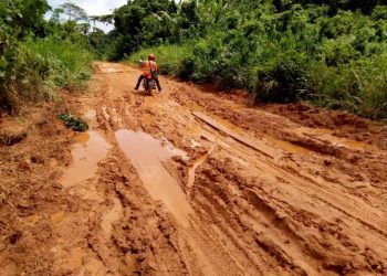 A/R: Residents chase NPP MP Benito Owusu Bio over ‘scam’ promise to fix roads