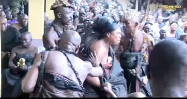 Queen mother of Denyase breaks down in tears after Otumfuo declares she is not a royal 1 Queen mother of Denyase