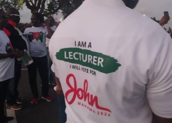 University of Ghana Lecturers storm streets of Accra to Campaign for Mahama