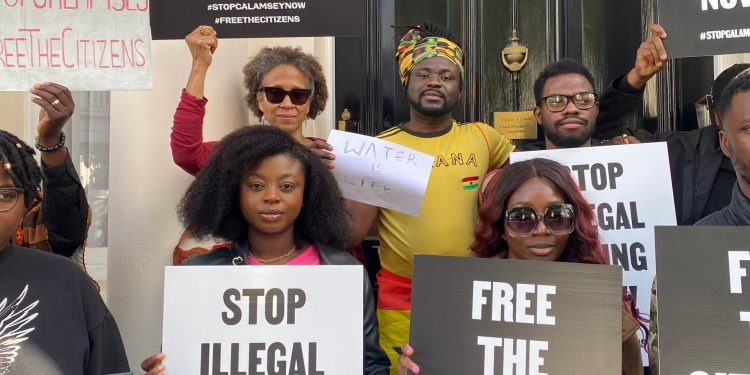 In a show of solidarity with their compatriots back home, Ghanaians living in the United Kingdom have joined the growing anti-galamsey protests. 1 Ghanaians living in the United Kingdom have joined the growing anti-galamsey protests.