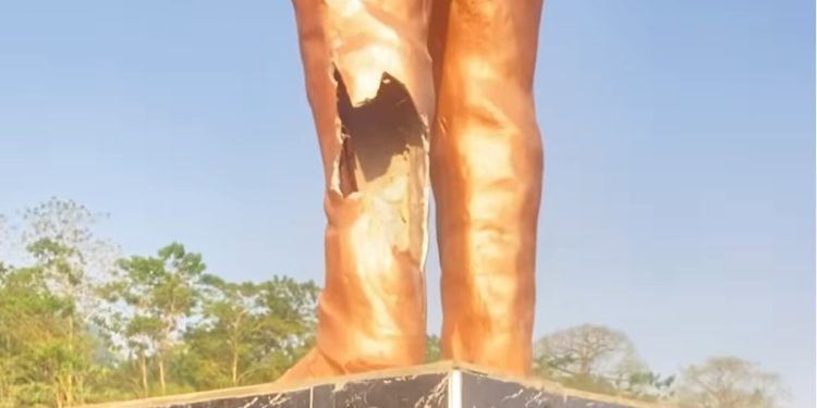 Akufo Statue