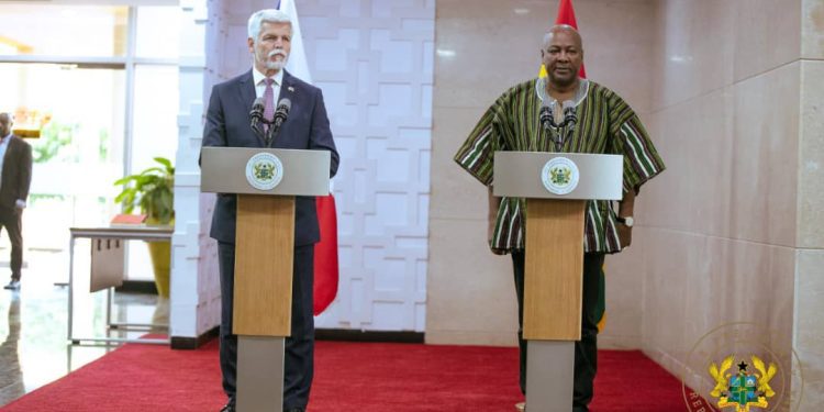 President Mahama Welcomes Czech President to Ghana