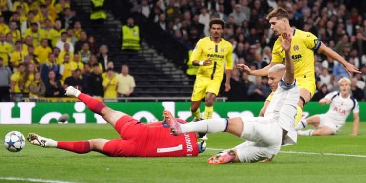 Spurs edge Villarreal 1–0