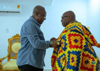 Mahama Pays Courtesy Call on Awoamefia During Volta Coastal Tour