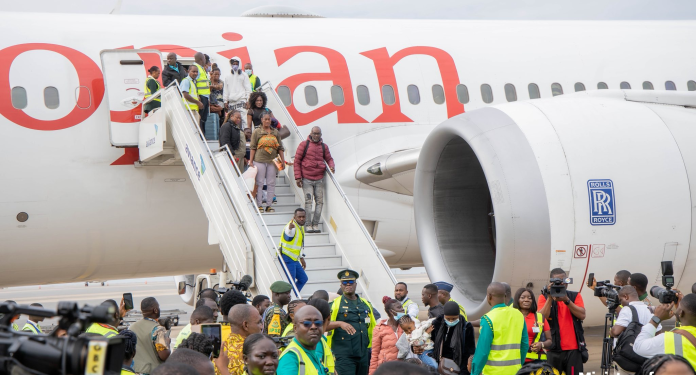 Repatriating Ghanaians 696x464 1