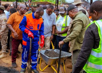 President Mahama Rallies Ghanaians at Alajo Clean-Up Exercise, Calls for Lasting Sanitation Culture 2 President Mahama Rallies Ghanaians at Alajo Clean-Up Exercise, Calls for Lasting Sanitation Culture