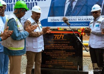 President Mahama Receives Commemorative Plaque as TOR Welcomes First Barrel of Oil from Jubilee Field