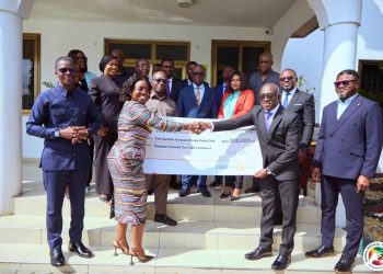 Fidelity Bank gives GH¢200,000 lifeline to Ghana Medical Trust Fund