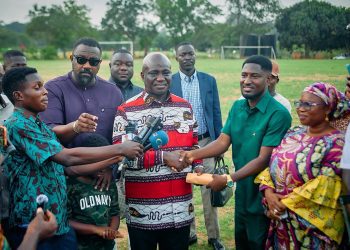 Agric Minister Eric Opoku Donates GH¢50,000 To Black Challenge, Pledges Poultry Businesses for Eight Players 2 Agric Minister Eric Opoku Donates GH¢50,000 To Black Challenge, Pledges Poultry Businesses for Eight Players